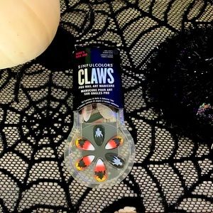 HALLOWEEN PRESS ON NAILS - SPOOKY BAT THEMED opened package